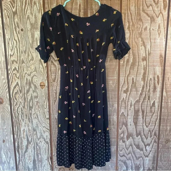 Old Navy Floral Print Dress 💐 - Picture 3 of 3